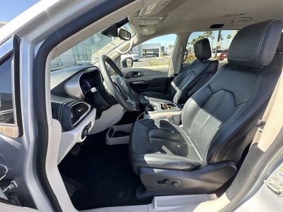 2023 Chrysler Pacifica Hybrid Touring L