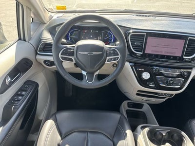 2023 Chrysler Pacifica Hybrid Touring L