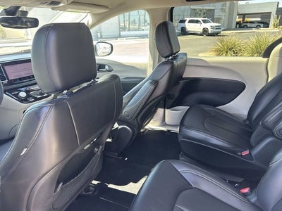 2023 Chrysler Pacifica Hybrid Touring L