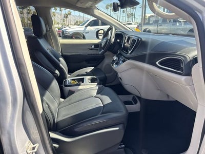 2023 Chrysler Pacifica Hybrid Touring L