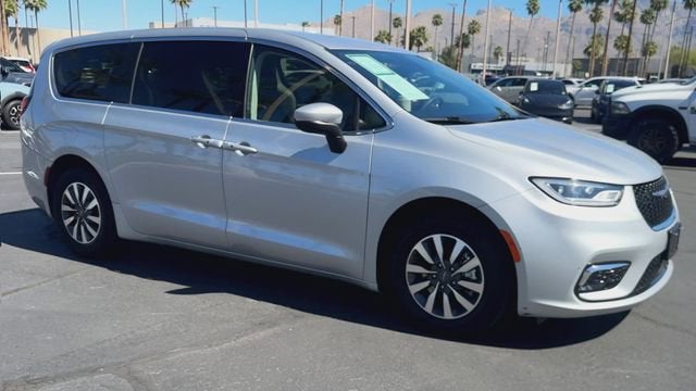 2023 Chrysler Pacifica Hybrid Touring L