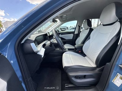 2025 Volkswagen Tiguan 2.0T SE