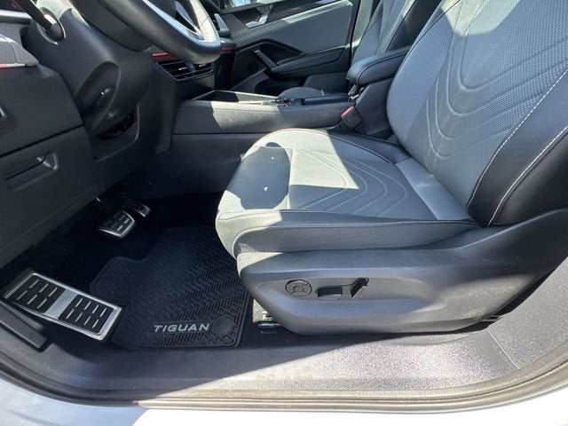 2025 Volkswagen Tiguan 2.0T SE R-Line Black
