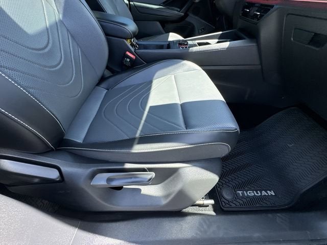 2025 Volkswagen Tiguan 2.0T SE R-Line Black