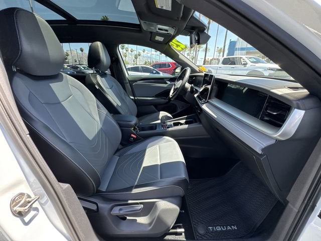 2025 Volkswagen Tiguan 2.0T SE R-Line Black