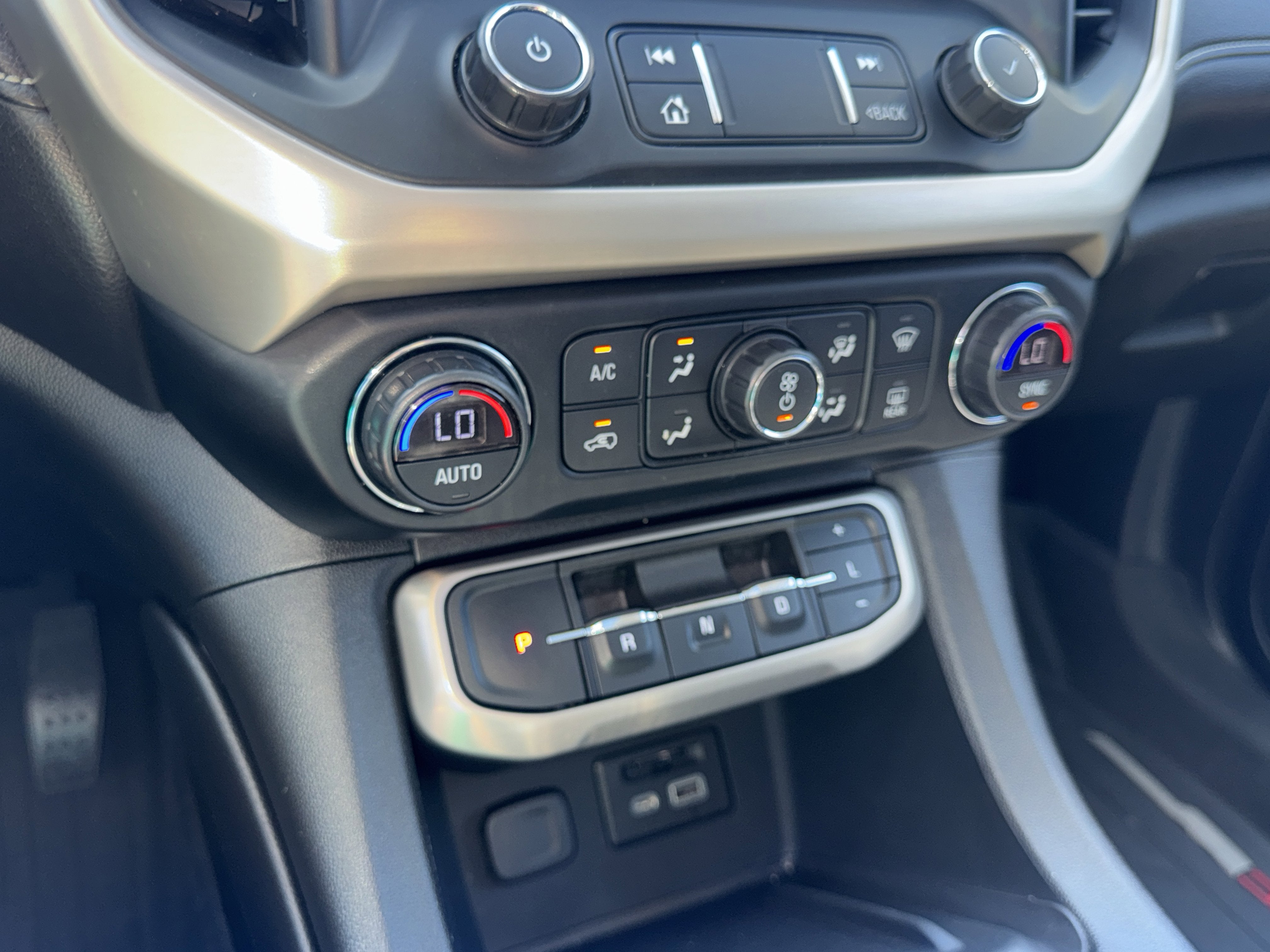 2022 GMC Acadia Denali