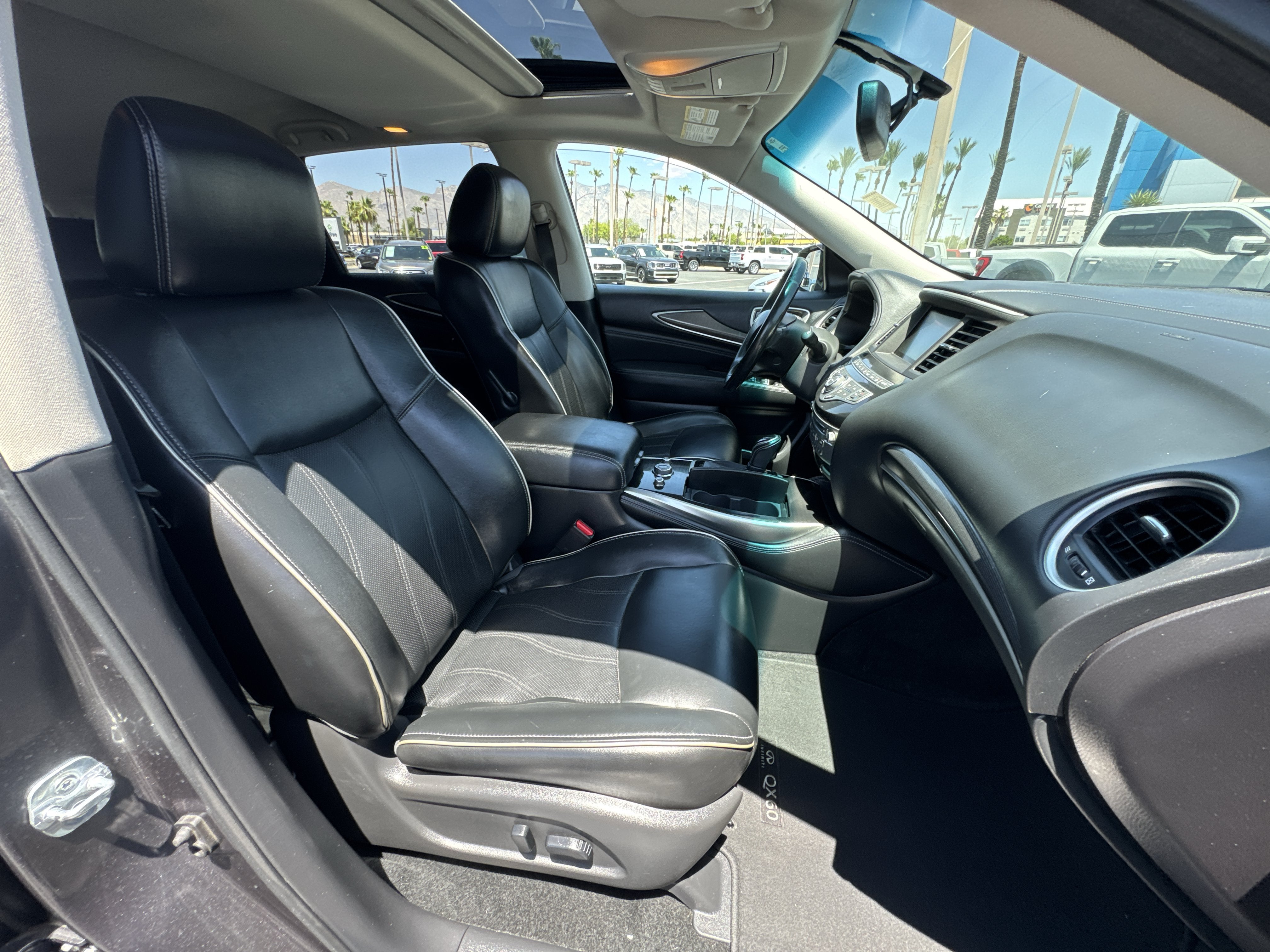 2016 INFINITI QX60 Base