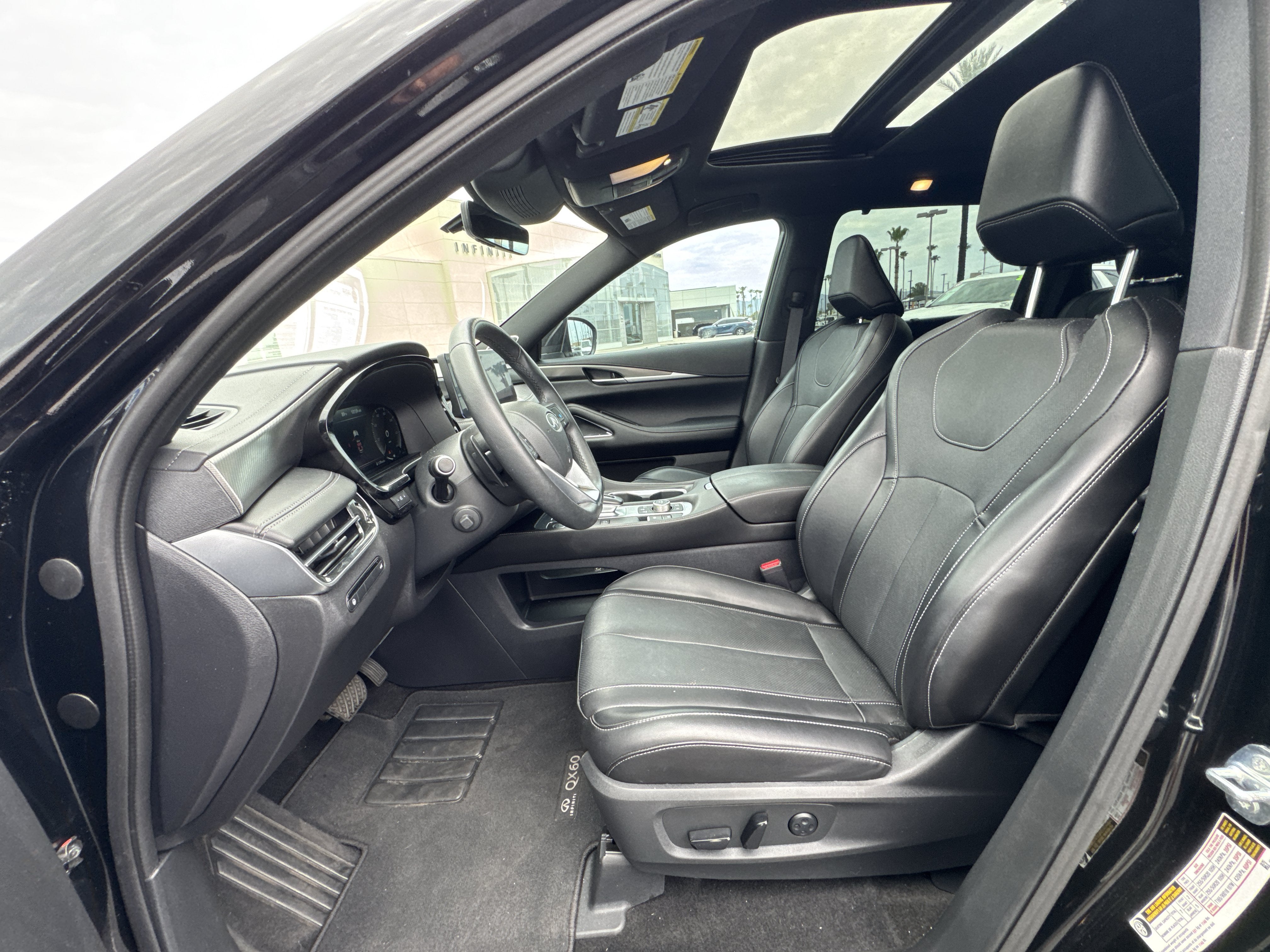 2025 INFINITI QX60 LUXE