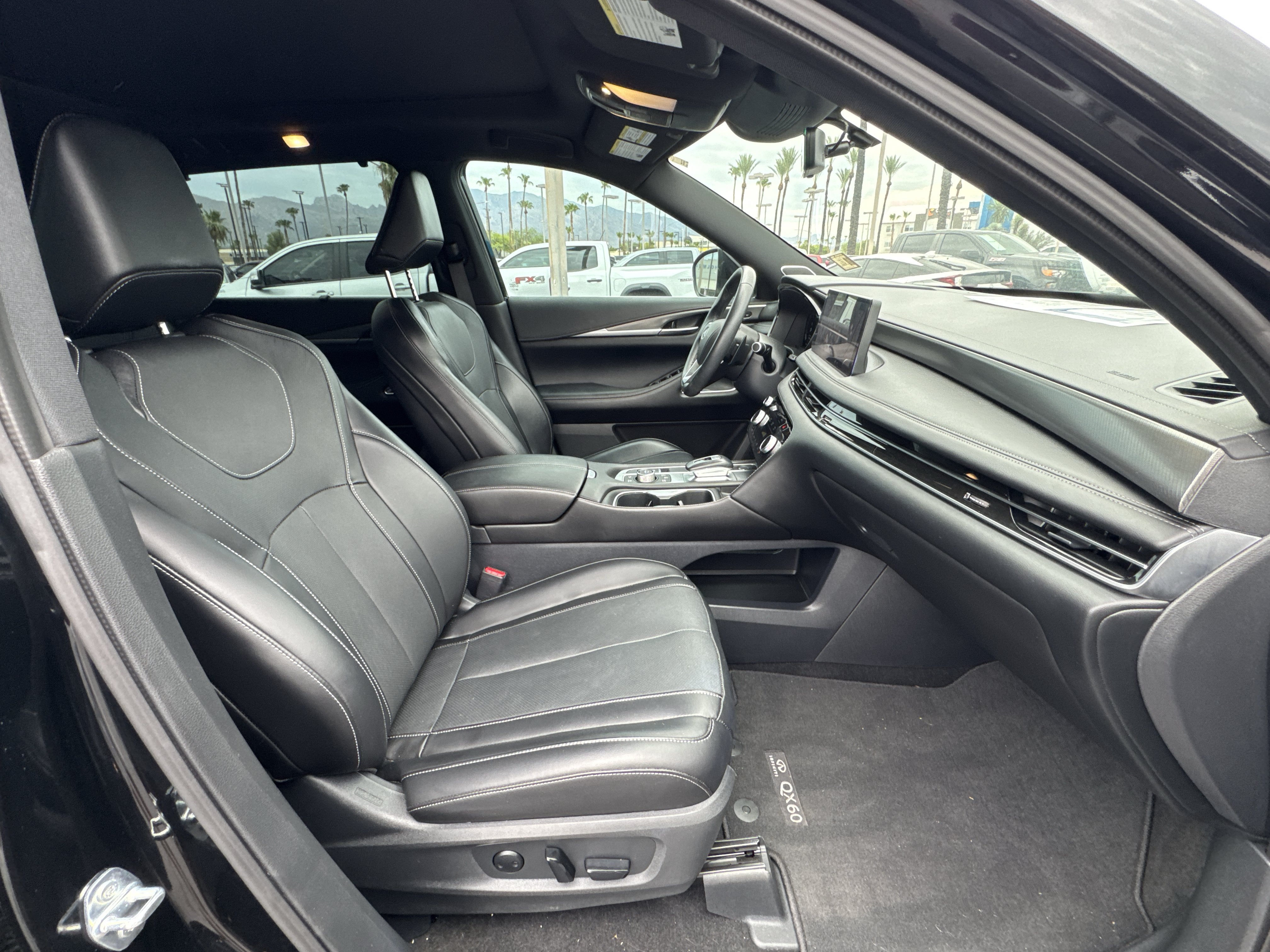 2025 INFINITI QX60 LUXE