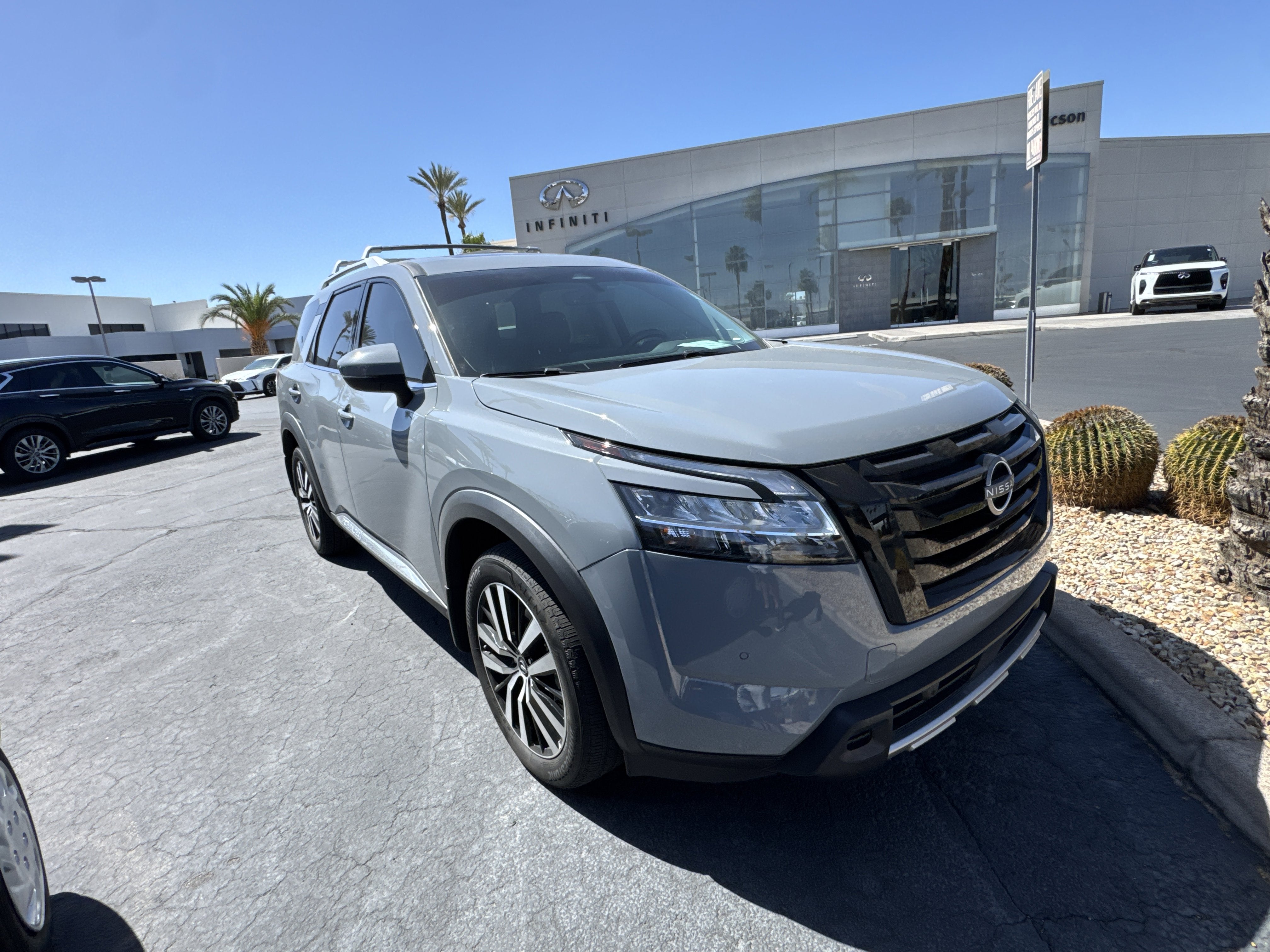 2023 Nissan Pathfinder Platinum