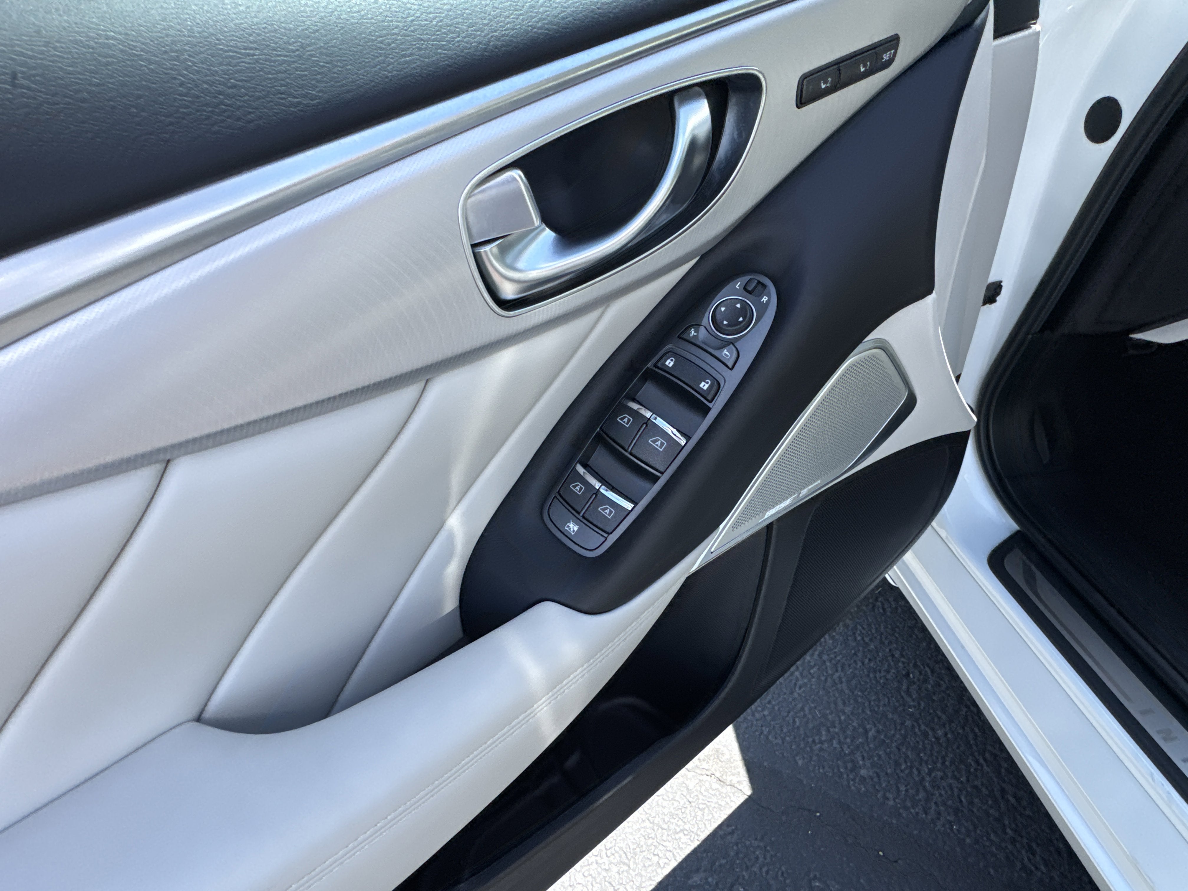 2023 INFINITI Q50 LUXE