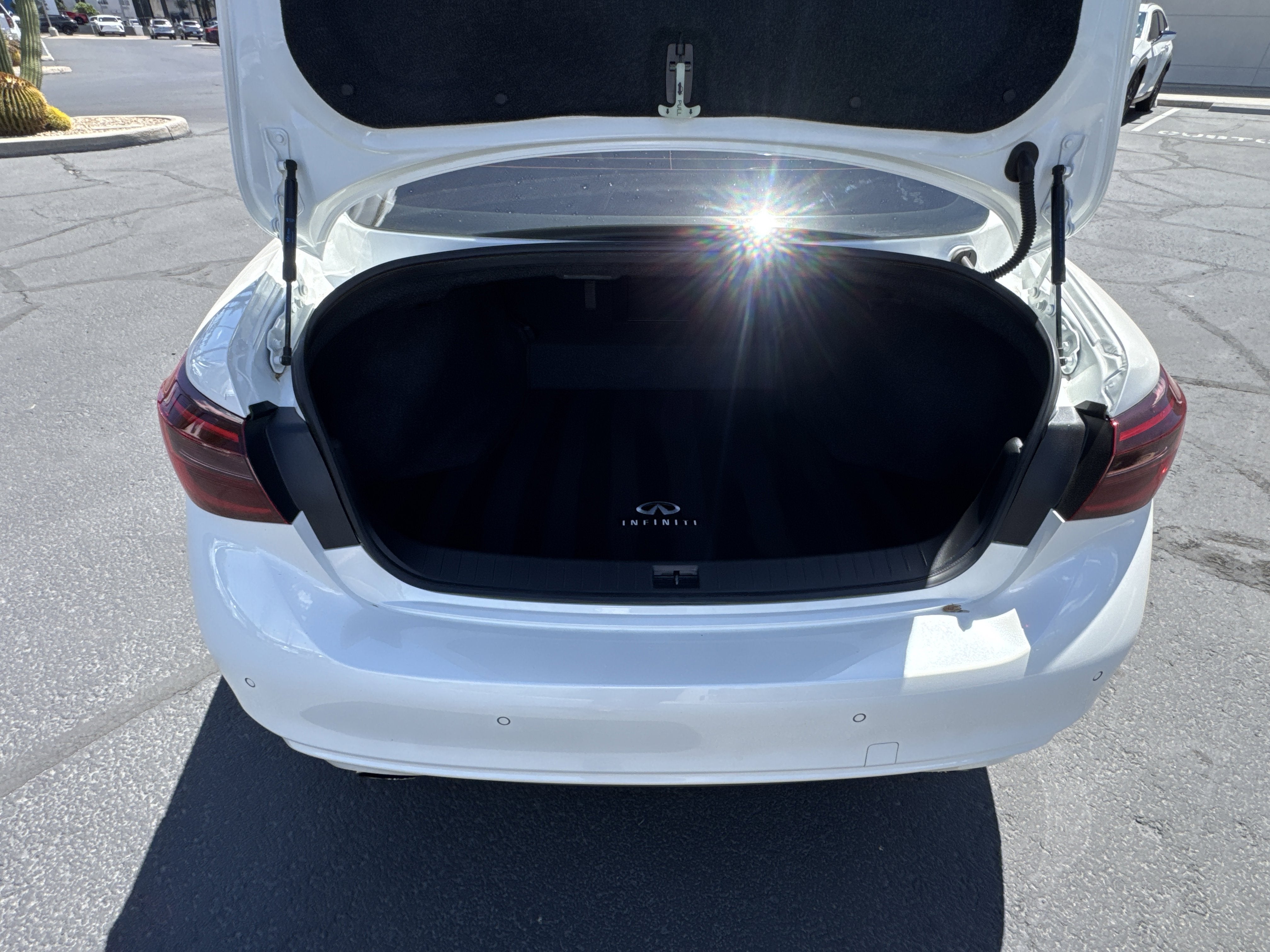 2023 INFINITI Q50 LUXE