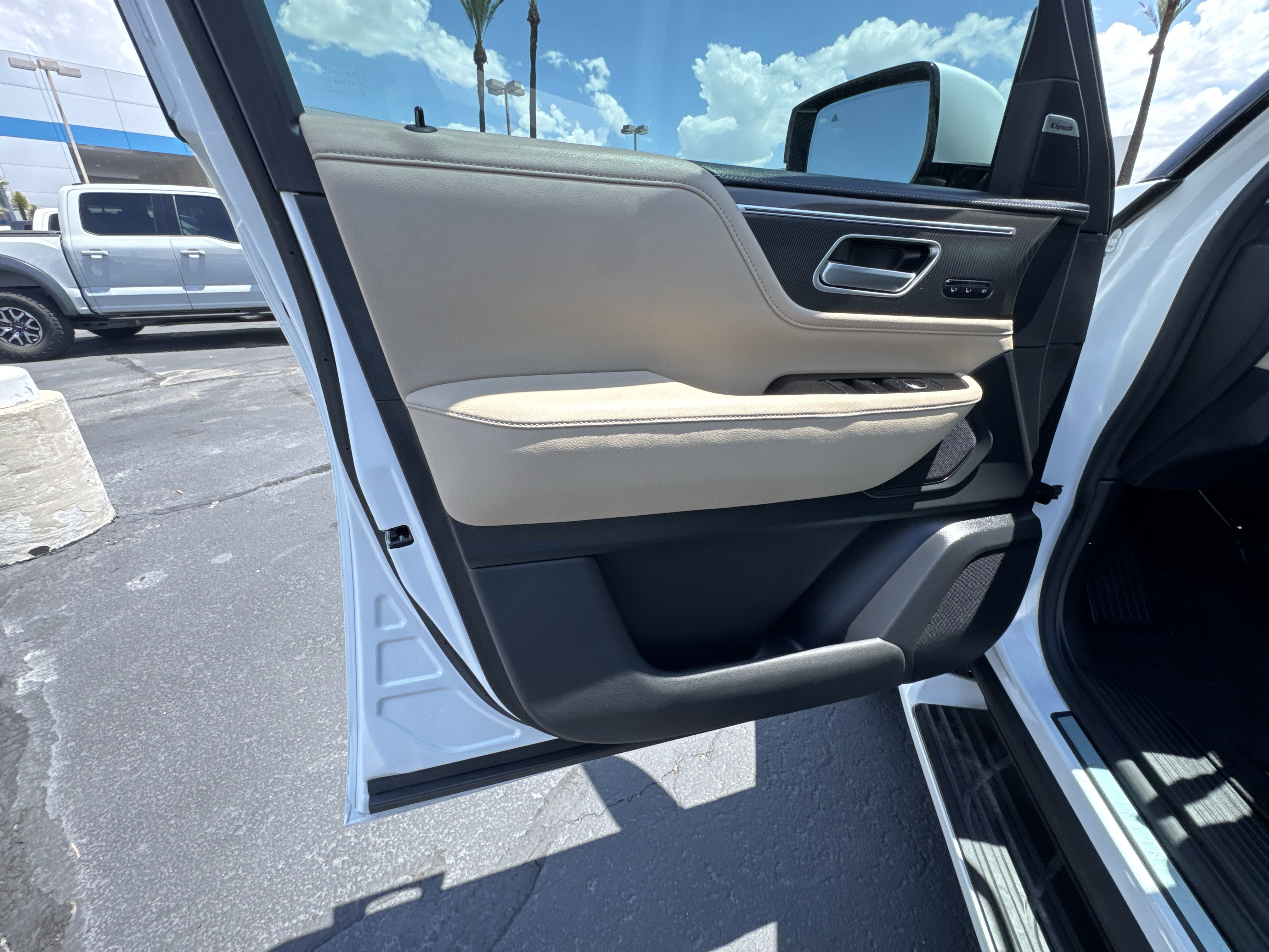 2025 INFINITI QX80 PURE