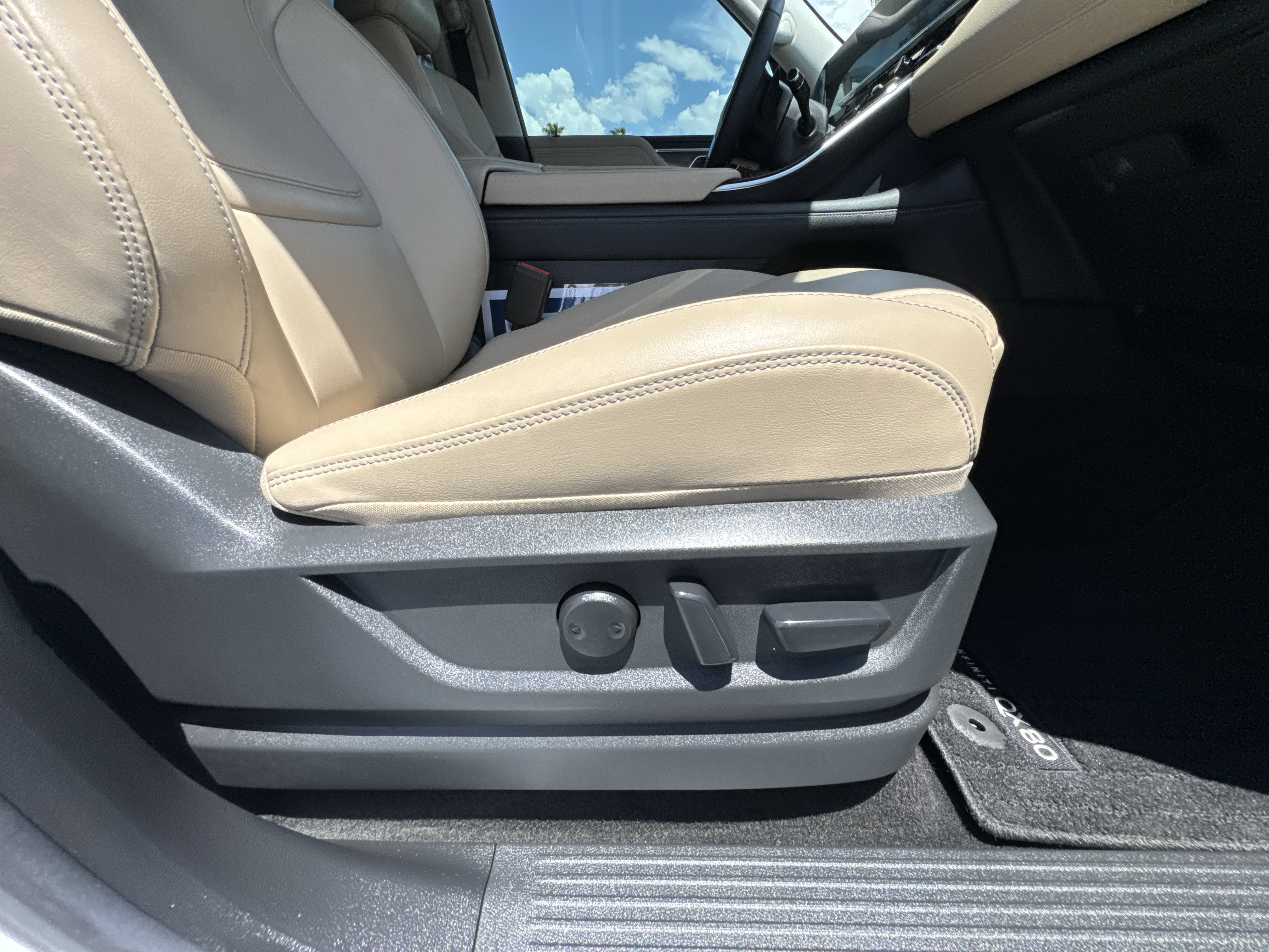 2025 INFINITI QX80 PURE